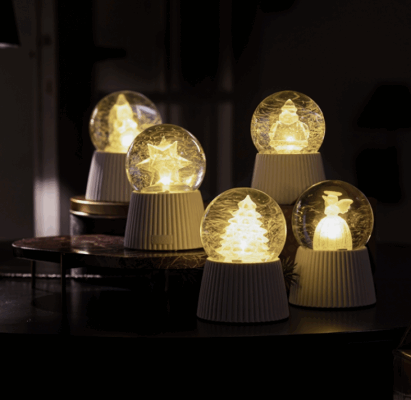 Sirius Cilja Sneeuwbool met Kerstman met warm witte LED-verlichting, stijlvolle kerstdecoratie.