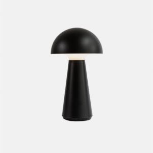 De Sirius Sam is een stijlvolle, oplaadbare tafellamp met een modern Scandinavisch ontwerp. Met een hoogte van 28 cm en een diameter van 16 cm past hij perfect op een bijzettafel, nachtkastje of in de tuin. De lamp is verkrijgbaar in diverse kleuren, waaronder warm wit, blauw, zwart en grijs. Dankzij de IP54-bescherming is de lamp waterbestendig, maar niet vorstbestendig. Hij is ideaal voor gebruik binnen en op beschutte buitenlocaties.