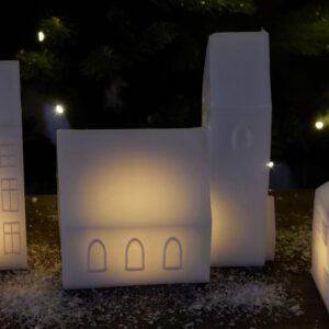 Witte Sirius Kopenhagen City Church met warm wit LED-licht, decoratief kerkje uit de Kopenhagen-serie voor kerst en binnenverlichting.