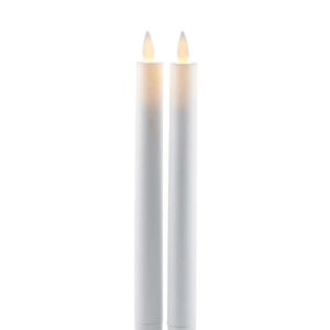 Witte Sirius Sara Tall oplaadbare LED-kaars met realistische bewegende vlam en timerfunctie.