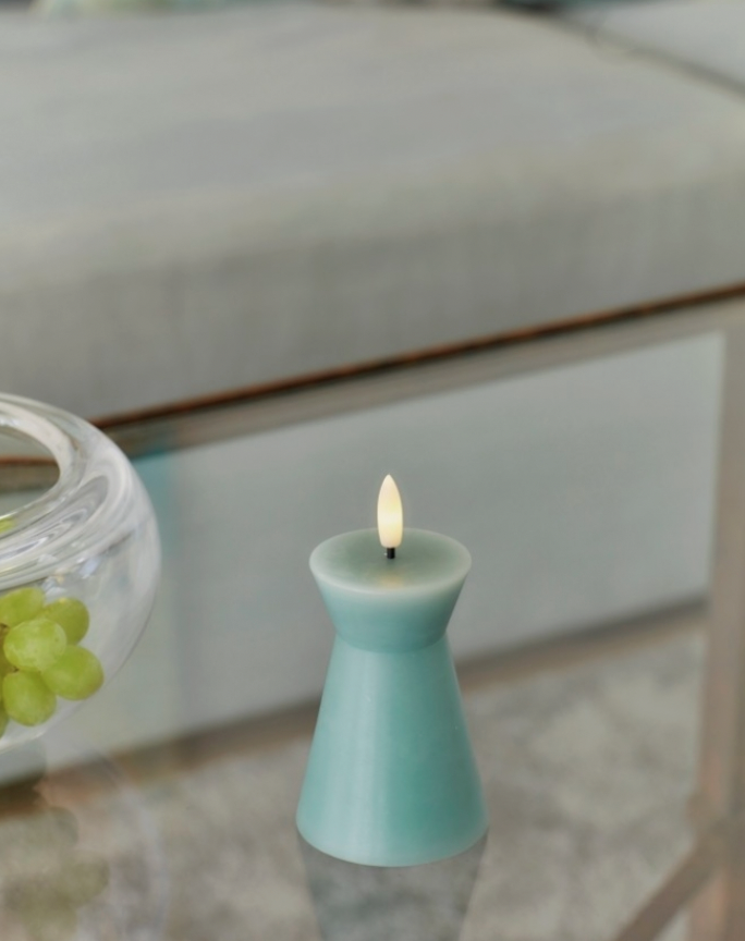 Sirius Sille Nordic Sculpture Sandy Green LED-kaars in Scandinavisch design met warm wit licht